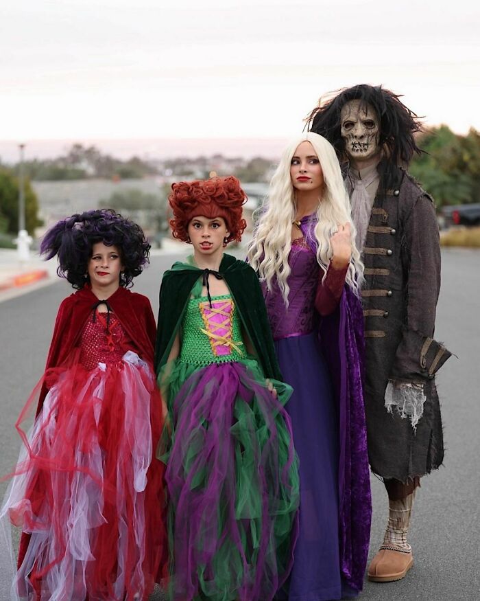 Amanda Stanton Fogel como personajes de Abracadabra