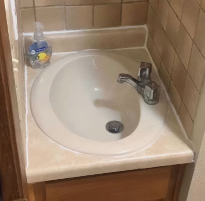 Real Estate Fails: ‘The Broke Agent’ Pokes Fun At The Most Hectic Homes, And Here Are 40 Of The Worst Of Them (New Pics)