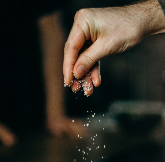 Mejora tus habilidades en la cocina con estos 25 secretos de chefs profesionales