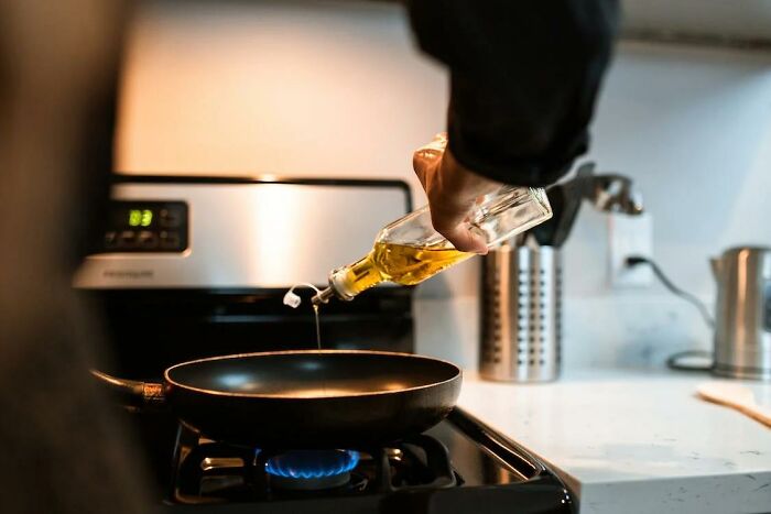 Mejora tus habilidades en la cocina con estos 25 secretos de chefs profesionales