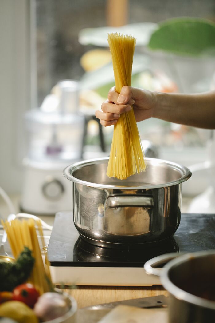 Mejora tus habilidades en la cocina con estos 25 secretos de chefs profesionales
