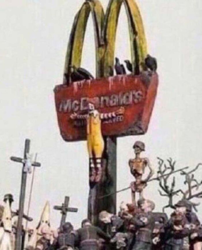 Apparently, There's A Dedicated Twitter Page Called "Cursed Images" And Here Are 30 Of The Weirdest Photos Posted On It