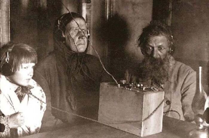 Apparently, There's A Dedicated Twitter Page Called "Cursed Images" And Here Are 30 Of The Weirdest Photos Posted On It