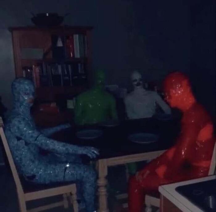 Apparently, There's A Dedicated Twitter Page Called "Cursed Images" And Here Are 30 Of The Weirdest Photos Posted On It