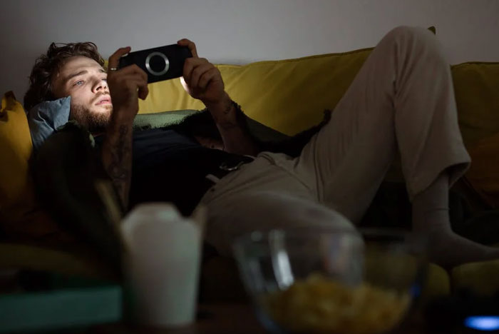 25 Acciones que suelen considerarse "maduras", pero en realidad reflejan la inmadurez de las personas