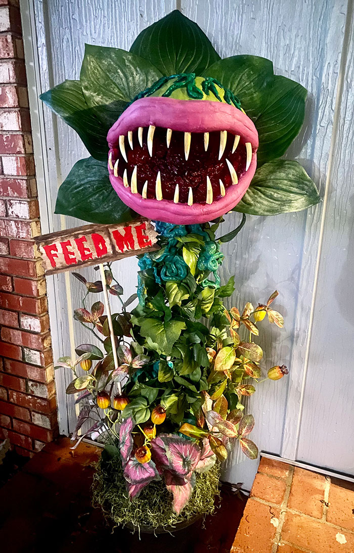 Finalmente terminé mi más reciente decoración de Halloween. Audrey de "La pequeña tienda de los horrores"