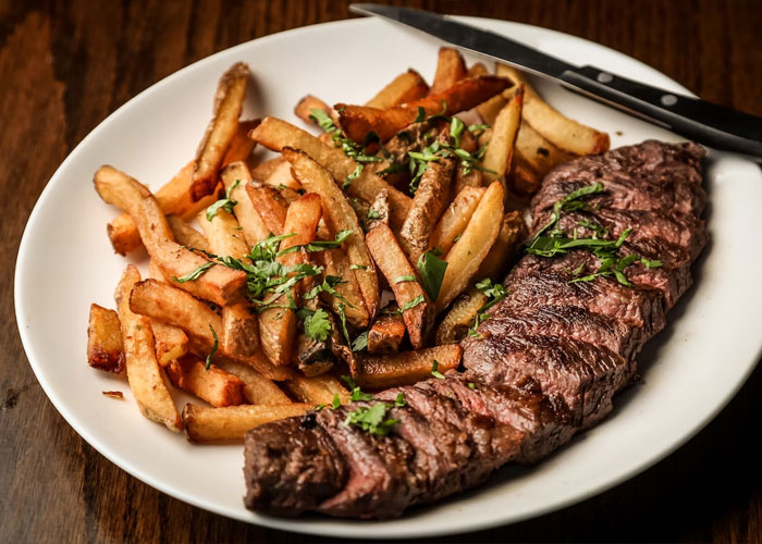 20 Platos que la gente debería dejar de pedir en restaurantes, según revelan los empleados en internet