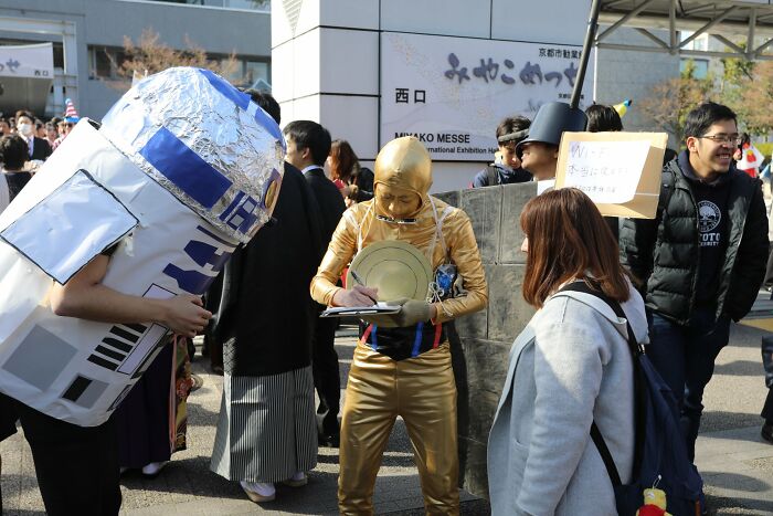 Kyoto University Permits Students To Put On Anything They Want For Graduation, And Here Are 35 Of The Most Brilliant Costume Ideas