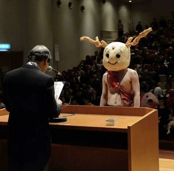 Kyoto University Permits Students To Put On Anything They Want For Graduation, And Here Are 35 Of The Most Brilliant Costume Ideas