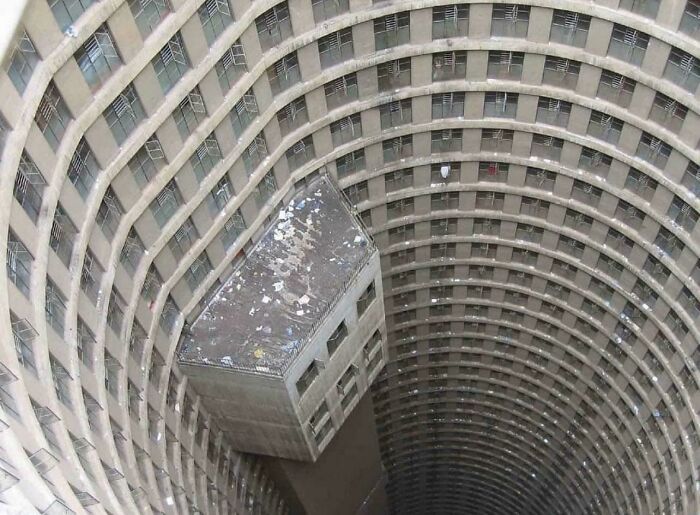 Apartamentos Ponte City en Johannesburgo, Sudáfrica. El edificio residencial más alto del continente africano