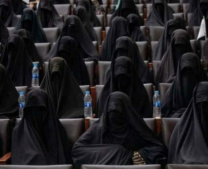 Un vistazo a una universidad femenina en Afganistán