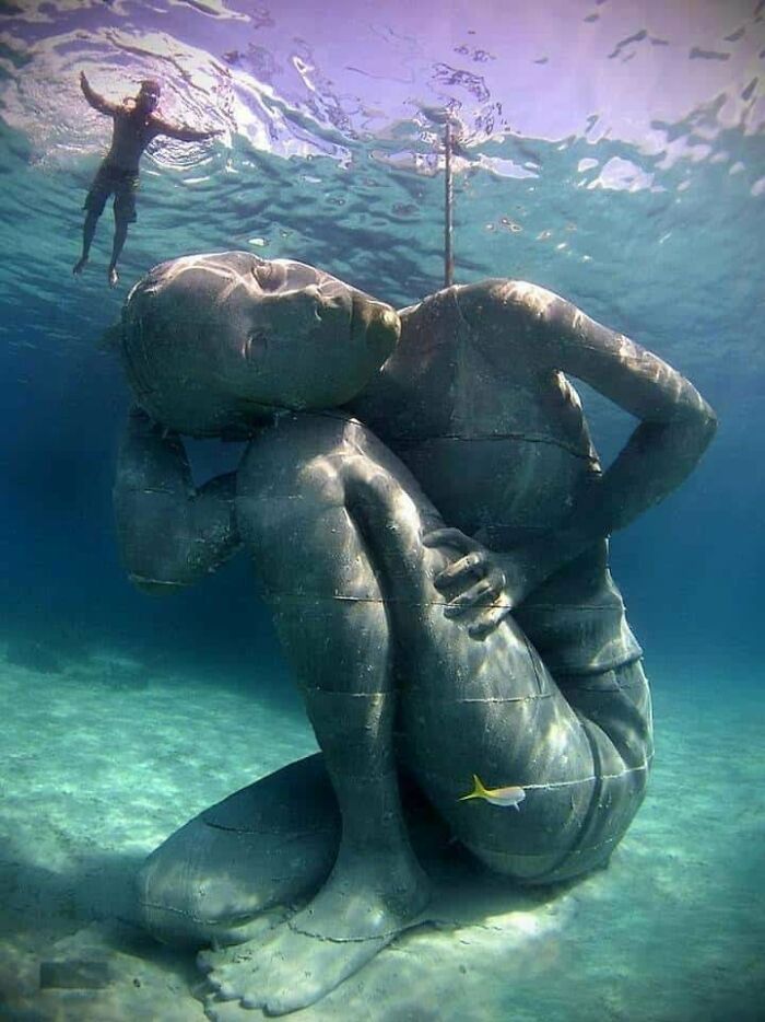 "Atlas del Océano" La mayor escultura submarina individual. Nassau, Bahamas