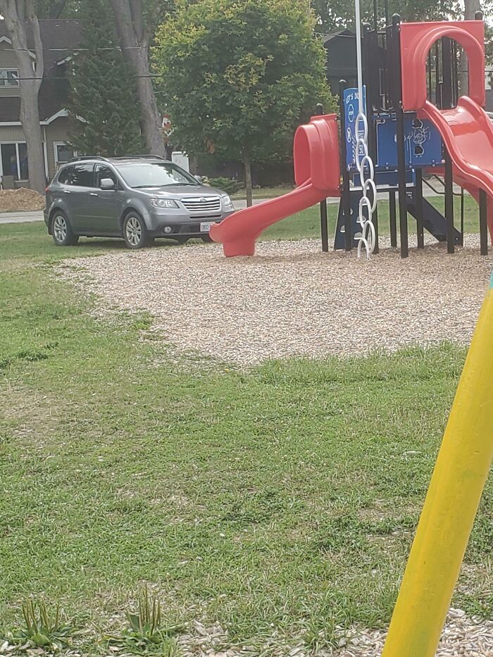 Cuando eres tan perezoso que no puedes caminar 6 metros para ir a cuidar a tu hijo