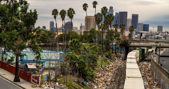 Las vías del tren en Los Ángeles no son mucho mejores que en India