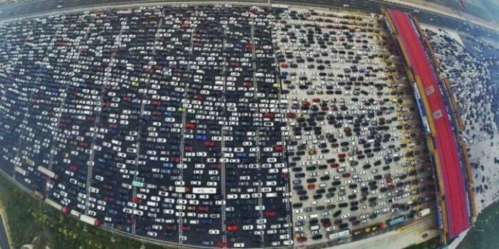 Este es el embotellamiento más largo jamás registrado. La carretera nacional 110 de China estuvo atascada durante 100 kilómetros durante 10 días