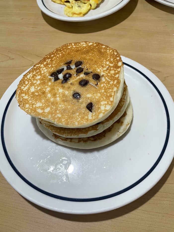 La pila completa de tortitas de Ihop. Ni siquiera ocupa la mitad del plato