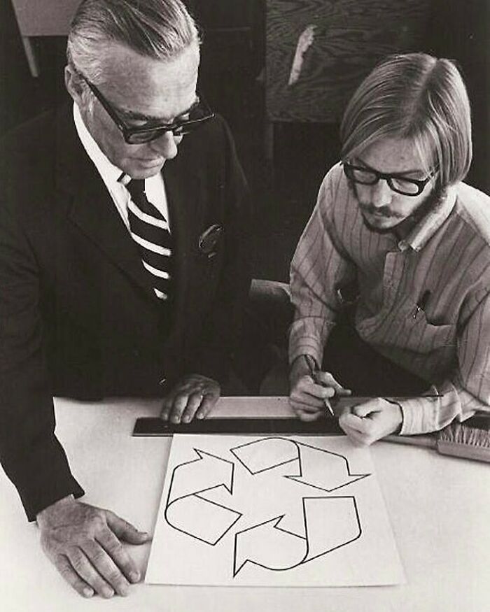La creación del logotipo del reciclaje por G. Anderson. Tenía 23 años en ese momento. 1970