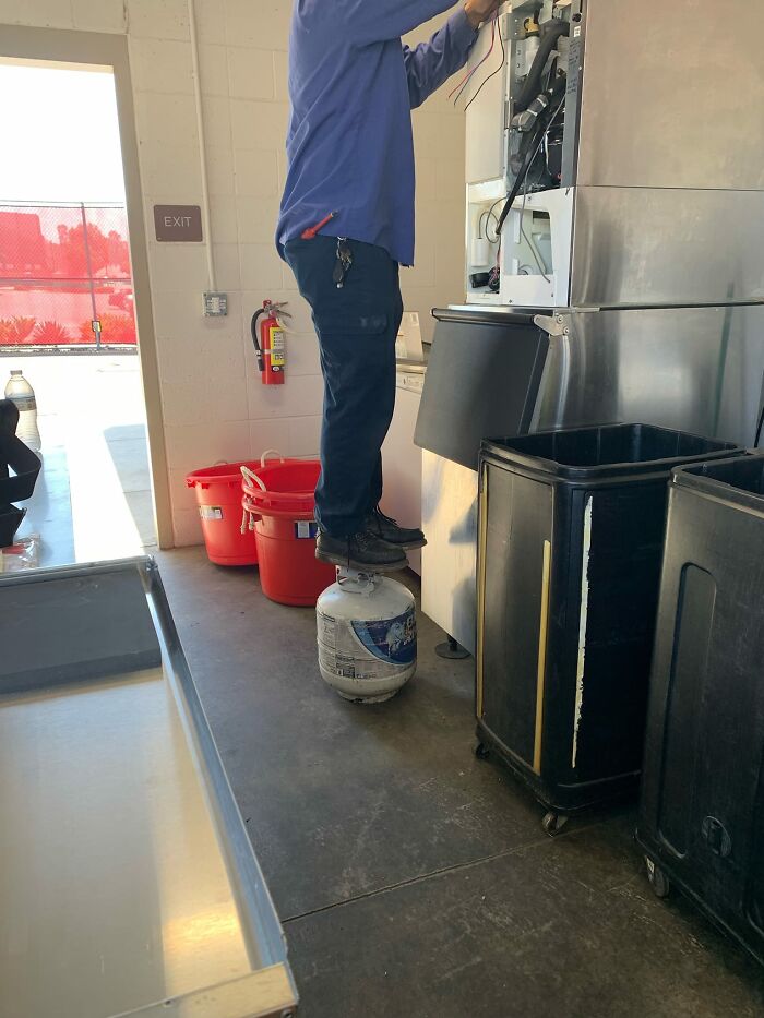50 Times People Didn’t Give A Heck About OSHA Safety Regulations And Did What They Had To Do, As Shared On This Facebook Group