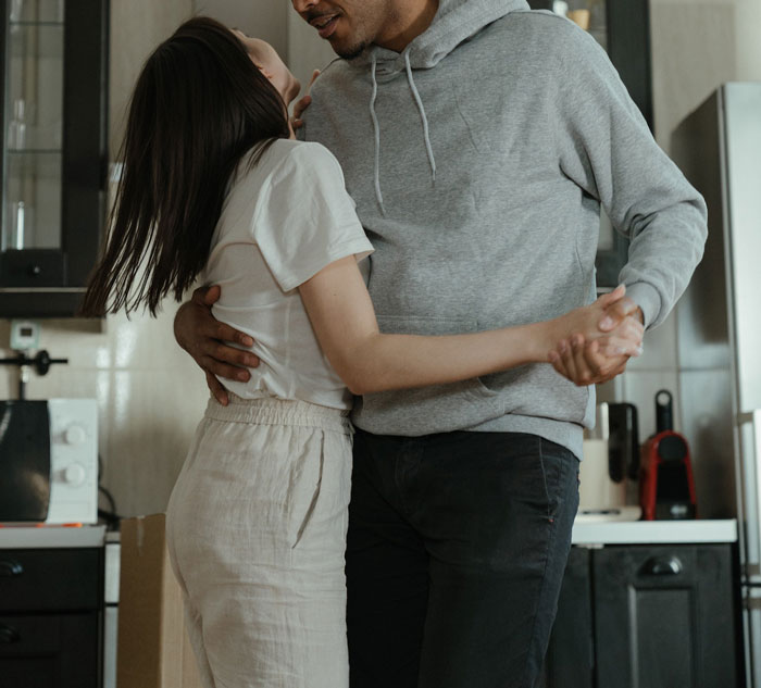 20 Actitudes que parecían normales en una relación hasta que se empieza a salir con otras personas