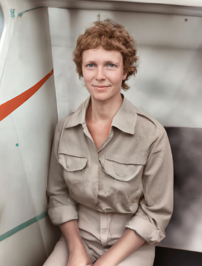 Amelia Earhart - Pionera de la aviación estadounidense y escritora, la primera mujer aviadora que cruzó el océano Atlántico en solitario
