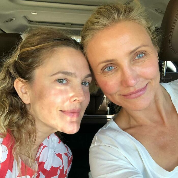 Cuando Drew Barrymore y Cameron Diaz se juntaron para un alegre selfie, y nos recordaron que siempre debemos usar nuestro protector solar