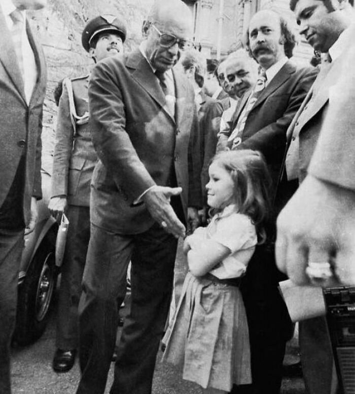 Una niña brasileña que se niega a darle la mano al dictador militar João Figueiredo. Esta foto fue tomada en 1979