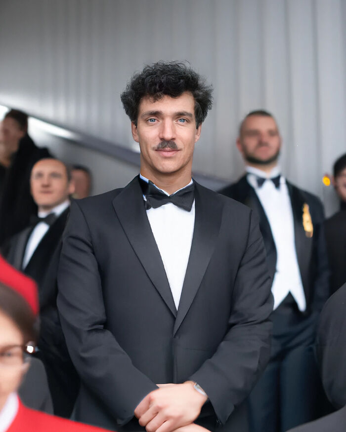 Charlie Chaplin - Actor cómico, cineasta y compositor británico que se convirtió en un icono mundial a través de su personaje en la pantalla, "El Vagabundo"