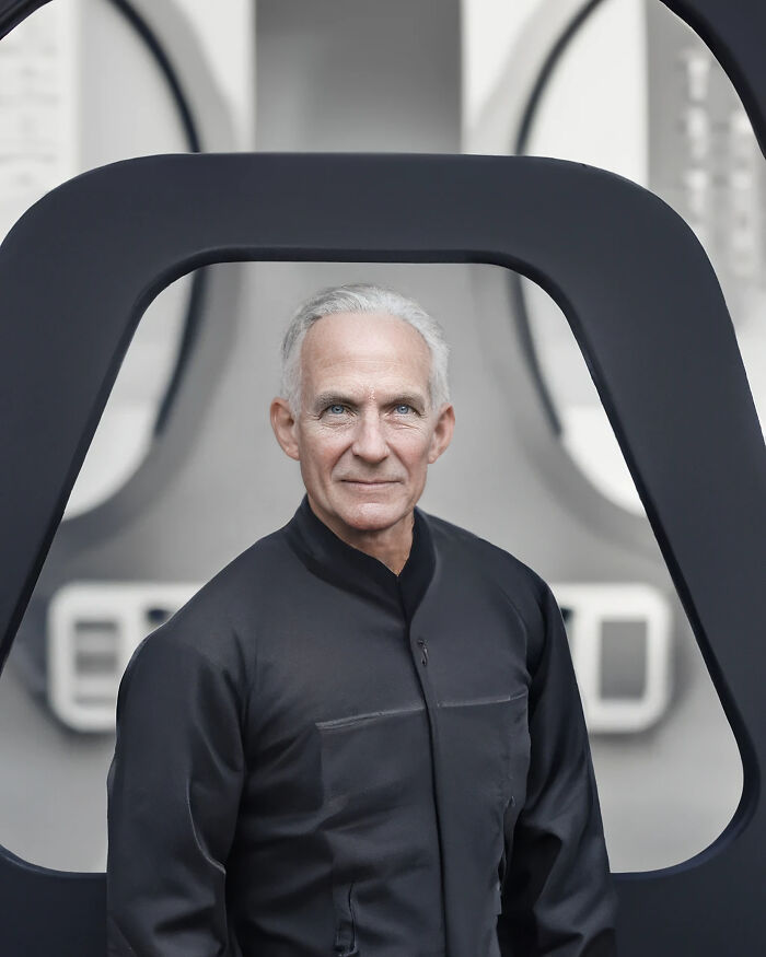Henry Ford - Industrial estadounidense, magnate de los negocios, fundador de la Ford Motor Company y principal desarrollador de la técnica de la línea de montaje de la producción en masa