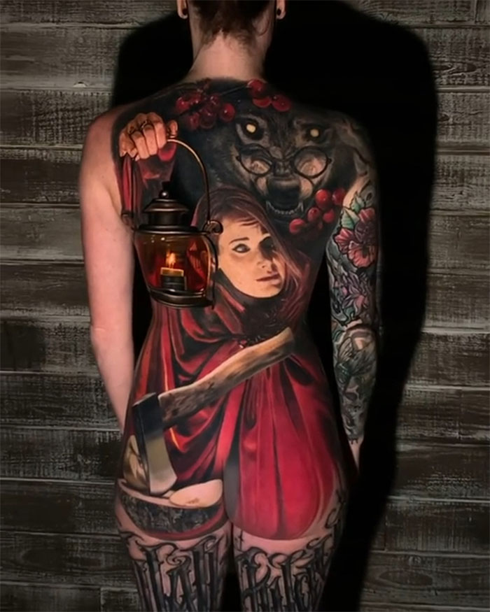 Tatuaje en la espalda hecho por Nikko Hurtado