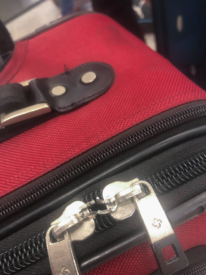 Regresé de un vuelo de 8 horas para enterarme de que la gente del aeropuerto asaltó mi maleta