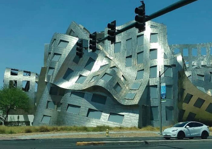 Mi amigo publicó esto, está en Las Vegas… No estoy seguro de cómo se llama el edificio. Me gusta un poco. Los comentarios decían: “¡Definitivamente hace calor en el desierto!”