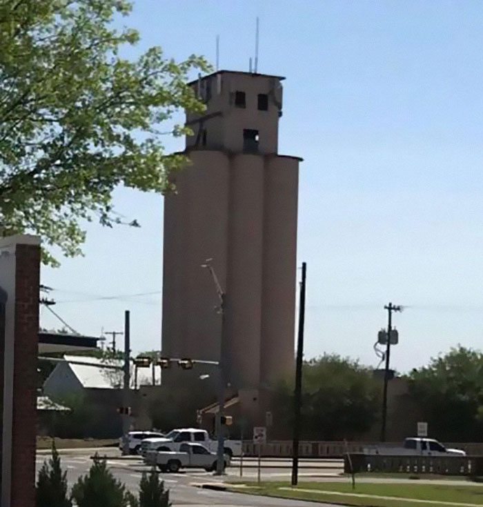 Quiero burlarme de este edificio