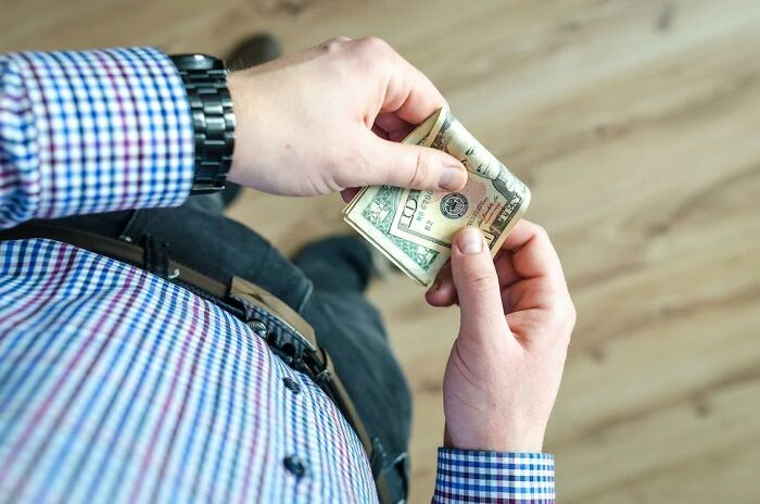 Los empleados dejan de hacer un esfuerzo adicional en el trabajo y se suman a la tendencia de la "renuncia silenciosa", esto es lo que las personas opinan al respecto (20 respuestas)