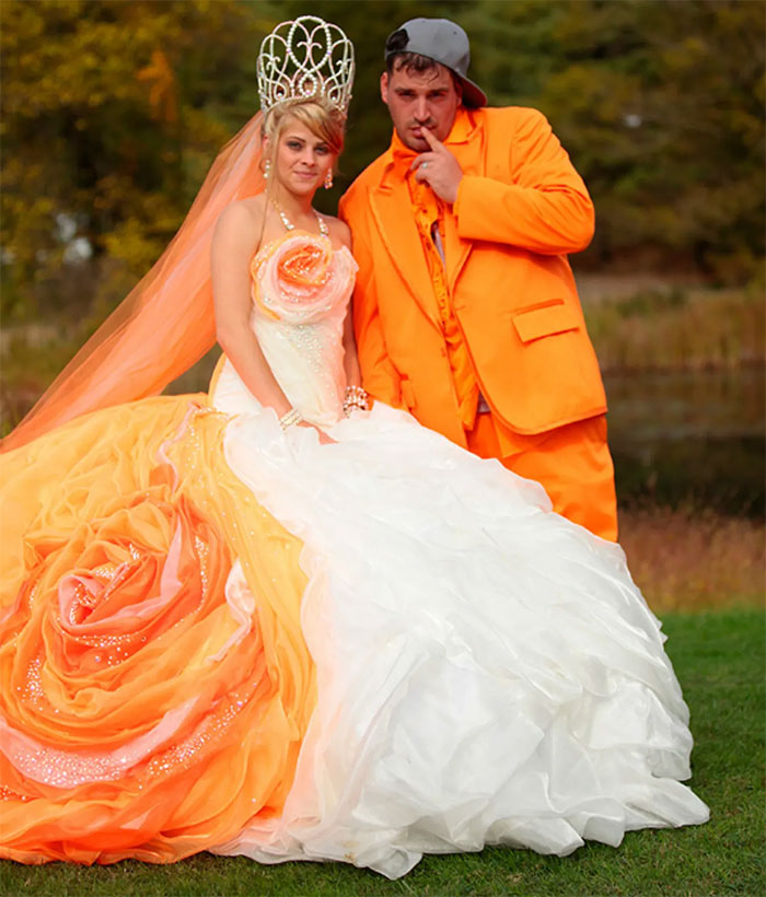 Estaba leyendo un artículo en Facebook. Había muchos vestidos de novia, pero este se lleva el premio