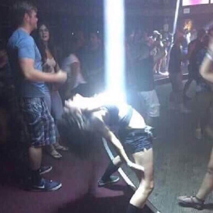Cuando estas en una fiesta y empieza a sonar tu canción favorita