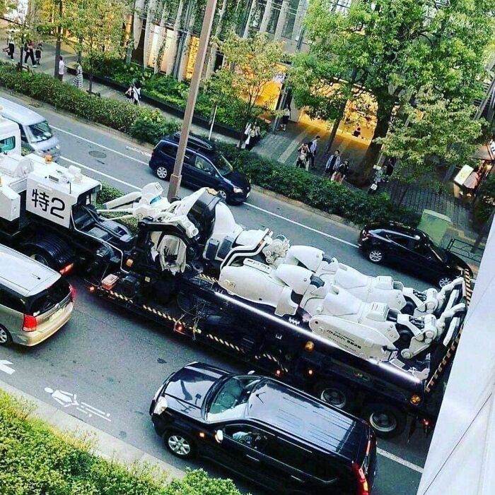 Sabes que has vivido en Tokio por demasiado tiempo cuando ves un gigante robot Gundam en la parte de atrás de un gran camión