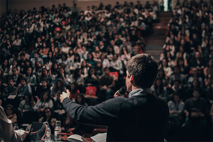 La gente revela quién era el "chico más listo" de su colegio (20 historias)