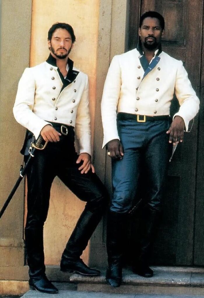 Keanu Reeves y Denzel Washington en "Mucho Ruido y Pocas Nueces" (1993)