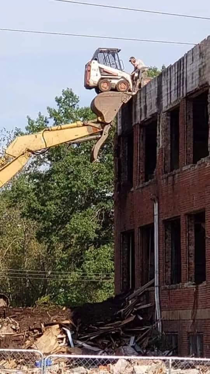50 Times People Didn’t Give A Heck About OSHA Safety Regulations And Did What They Had To Do, As Shared On This Facebook Group