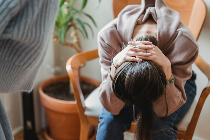 20 Actitudes que parecían normales en una relación hasta que se empieza a salir con otras personas
