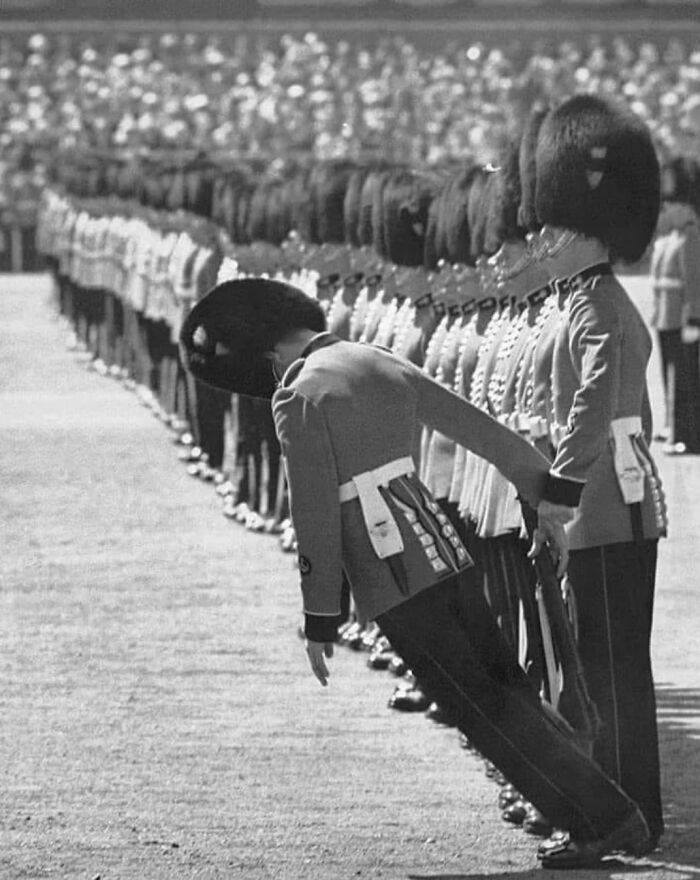  Un guardia real galés se desmayó debido a las altas temperaturas. Ninguno de los otros lo rescató, para no romper las reglas. Año 1957