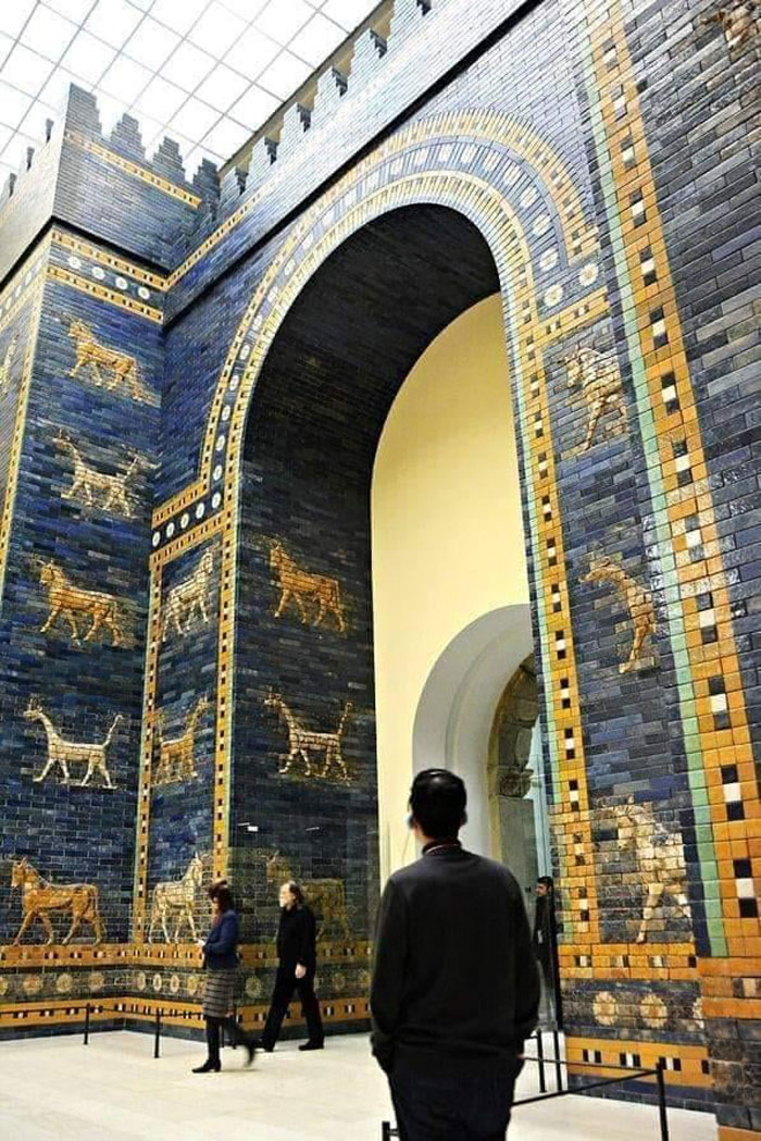  La puerta de Ishtar, construida por el rey babilonio Nabucodonosor II en el año 575 a.C., en la Mesopotamia