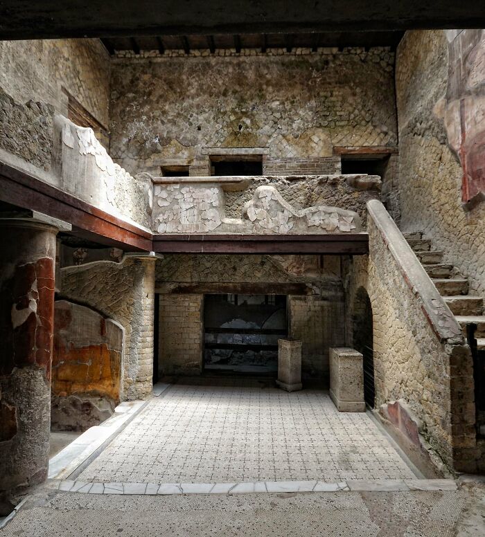Un cuarto de las ruinas excavadas de Herculano, que fue destruida en la erupción del Monte Vesubio en el año 79 d.C.