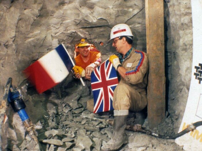  Cuando ambas partes del eurotúnel se encontraron por primera vez, en 1990