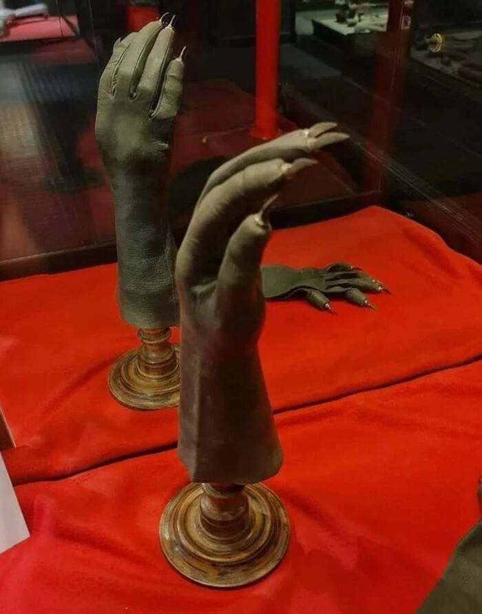 Guantes de defensa personal para mujeres. Londres, 1850