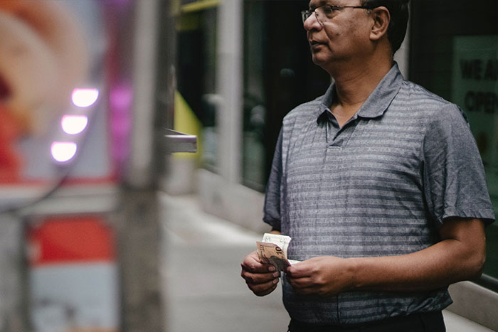 Estas personas pobres que salieron con gente adinerada compartieron lo que aprendieron de su experiencia