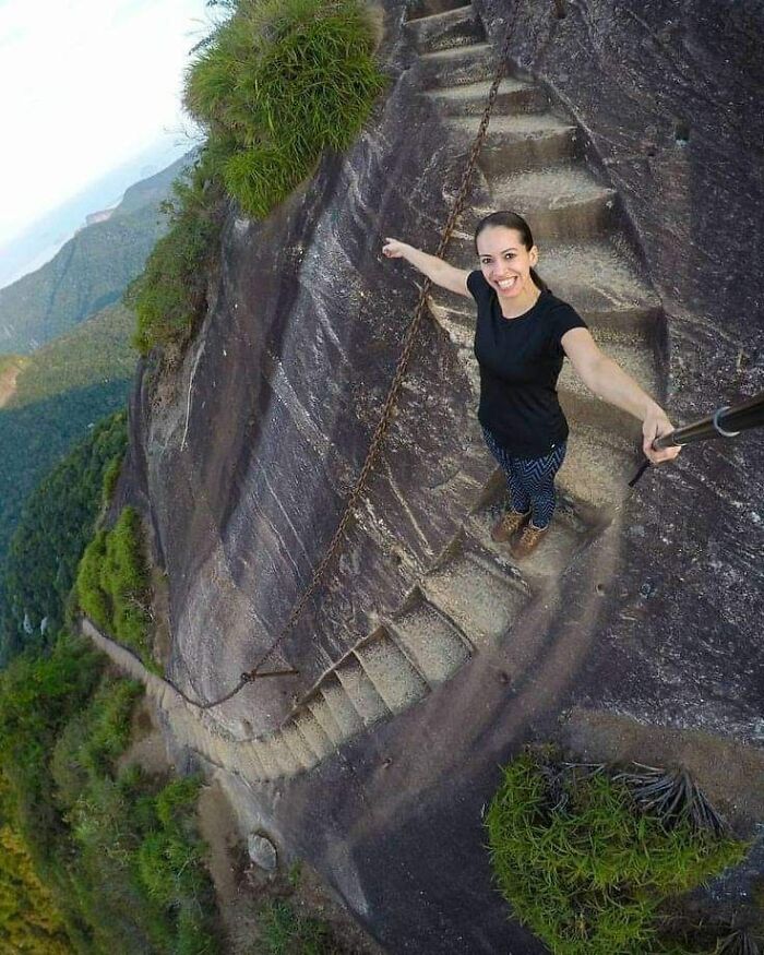 Hay que tener agallas para subir aquí. Me parece que es el Pico de Tijuca - Río de Janeiro y no estoy planeando visitarlo pronto