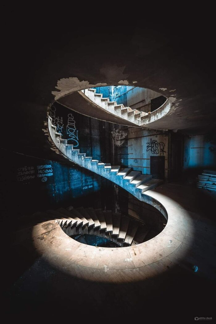 Escaleras abandonadas en Croacia