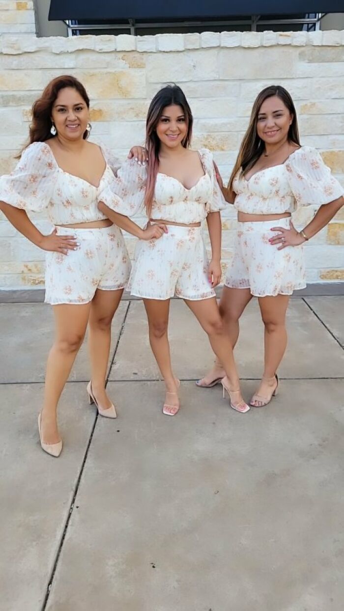 S, M And L: Three Women Try On The Same Outfit To Show How It Looks In Different Sizes