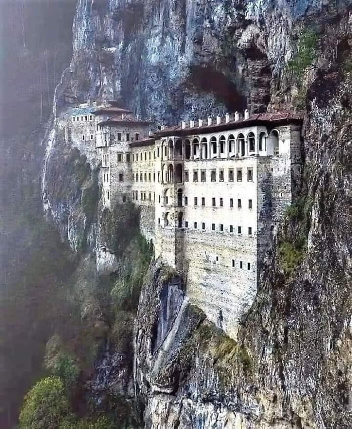 Increíble desde el punto de vista arquitectónico. Monasterio de Sumela en la provincia de Trabzon, en la región turca del Mar Negro